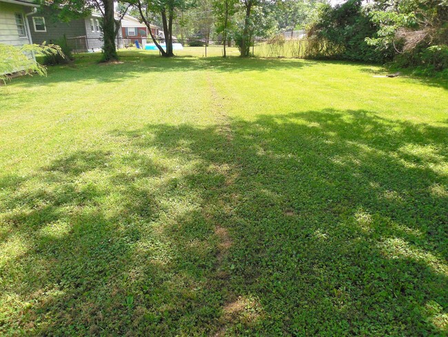 Building Photo - Great 3 Bedroom 2 Bath Home Nice Neighborhood