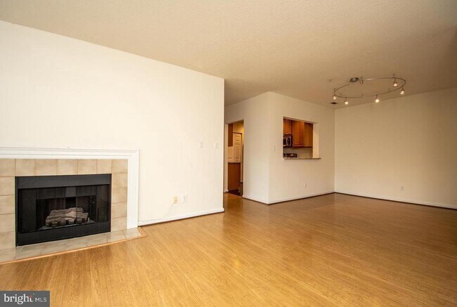 Building Photo - 20273 Beechwood Terrace