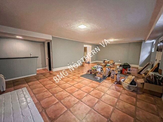 Building Photo - 1325 Lynnbrook Dr