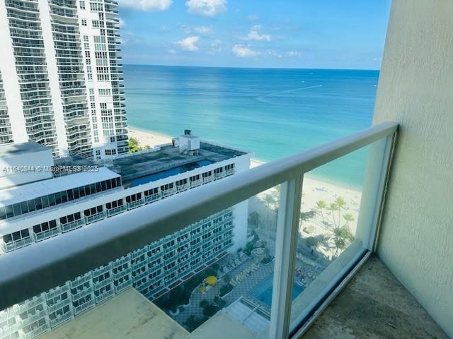 Building Photo - 16699 Collins Ave