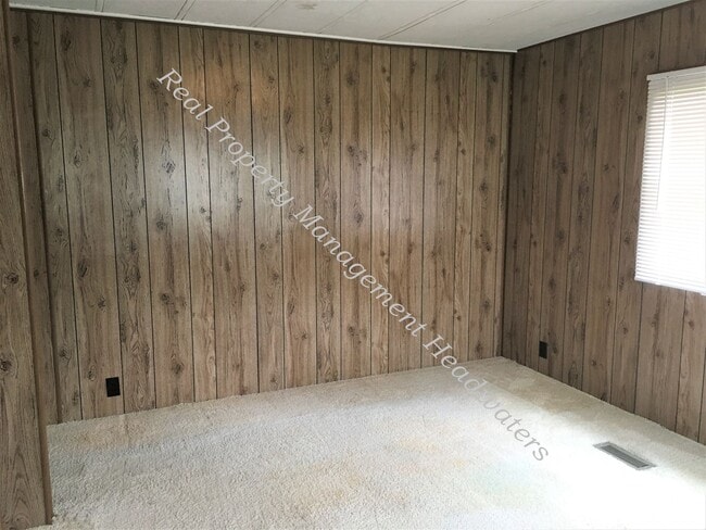 Building Photo - 299 Cottonwood Rd