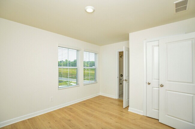 Building Photo - 266 Tiger Lily Dr