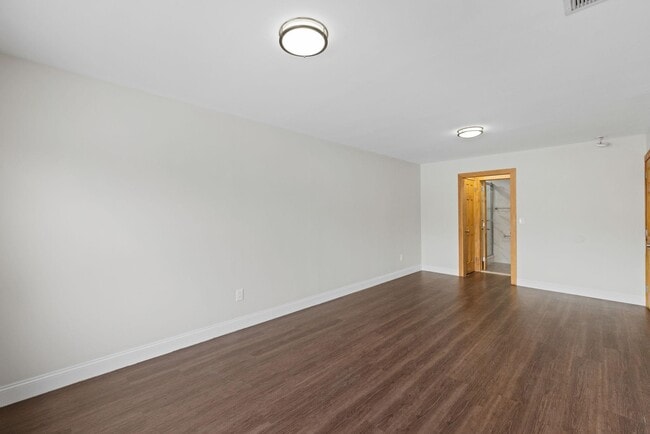 Building Photo - 227 Franklin Ave