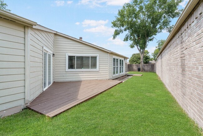 Building Photo - 16211 Olive Glen Dr