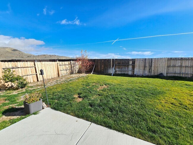 Building Photo - Cold Springs Beauty - Immaculate Newer Hom...