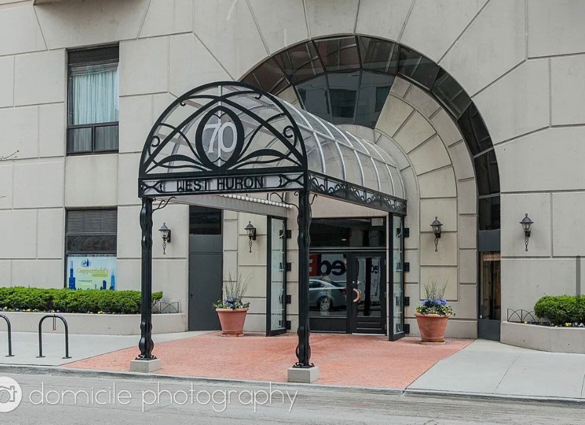 Building Photo - 70 W Huron St
