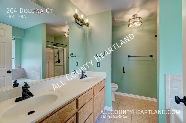Building Photo - 204 Dollina Ct