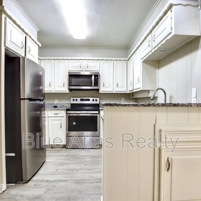 Building Photo - 4439 Altamesa Blvd