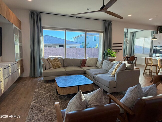 Building Photo - 10849 E Thunderbolt Ave