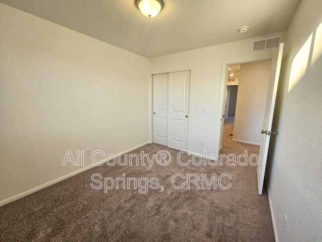 Building Photo - 9256 Lytle Grv