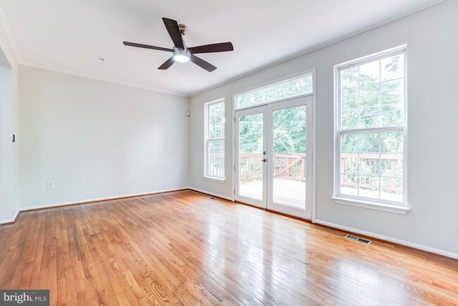 Building Photo - 4302 Day Lily Dr