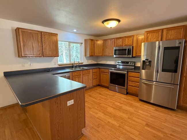 Building Photo - Wonderful open floor plan