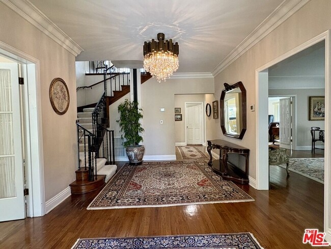 Building Photo - 414 N Las Palmas Ave