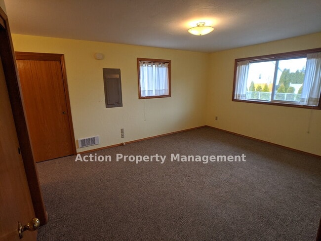 Building Photo - 2 bed + 1 office, 2 bathrooms, in Sequim