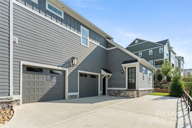 Building Photo - 805 Naples Dr