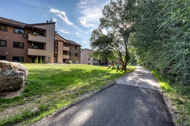 Building Photo - 1061 W Beaver Creek Blvd