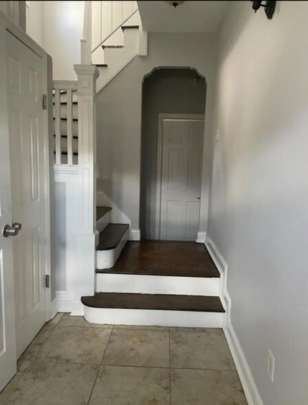 Building Photo - 212 78th St