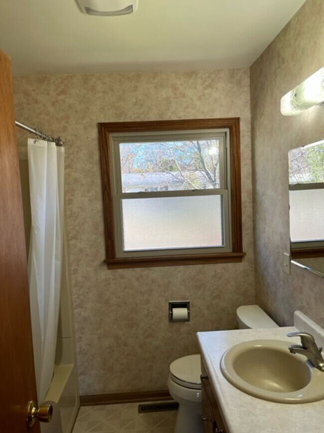 Building Photo - Single Family Home