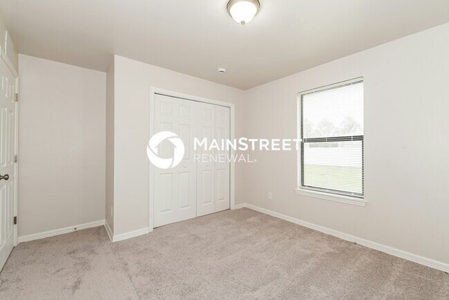 Building Photo - 4 Bedroom Pet-Friendly Home in Lehigh Acres, FL with Main Street Renewal