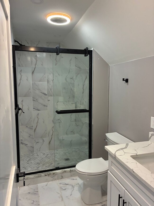 Building Photo - Every Bedroom Has a Private Bath!!! Balcony, AC, Laundry! New Reno! Avail NOW!