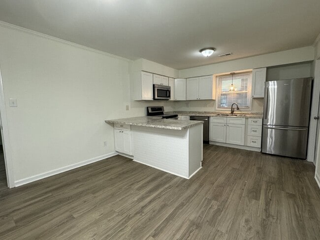 Building Photo - Beautiful ranch style home with 4 bedrooms...