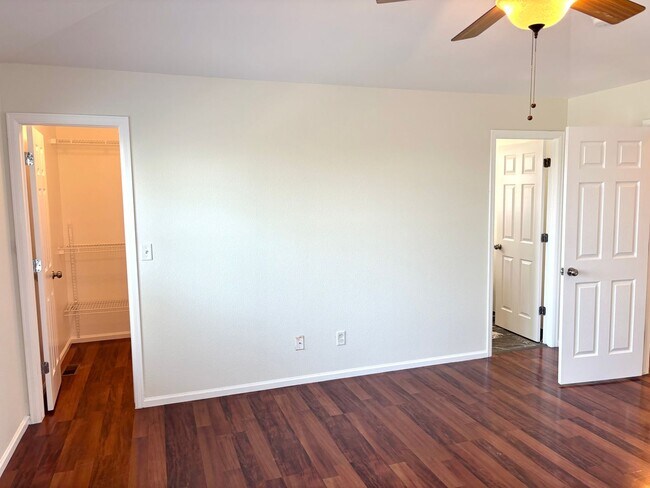 Building Photo - Beautiful 3bd, 3 bath single family home bedroom for rent in Aurora 80016