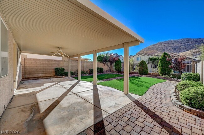 Building Photo - 121 Standing Stone St