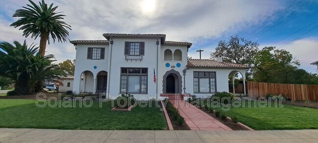 Primary Photo - 290 E B St