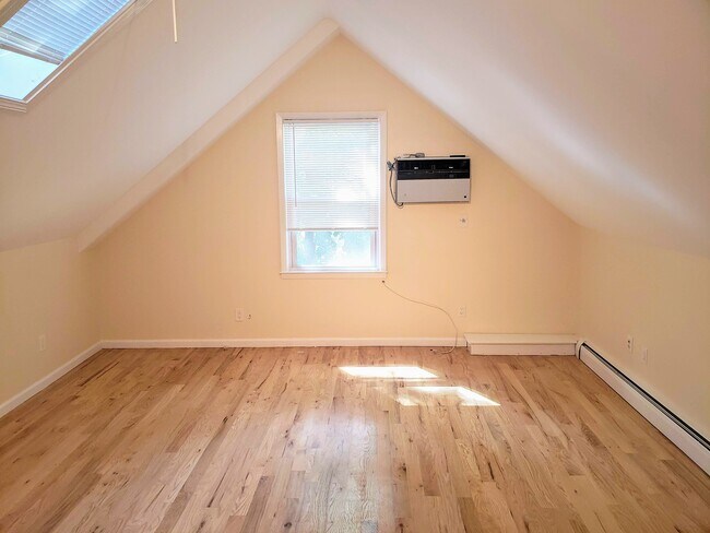 BEDROOM - 27 Avondale Rd