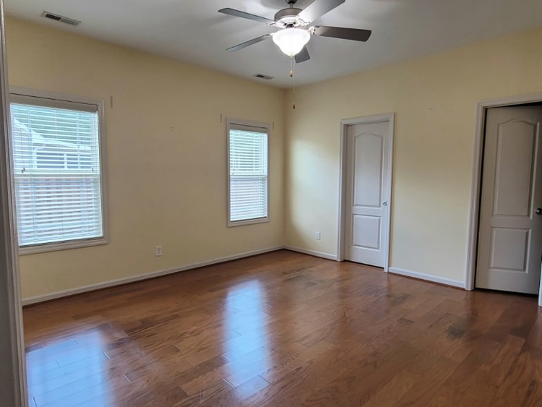 Building Photo - 5833 Kindley Dr