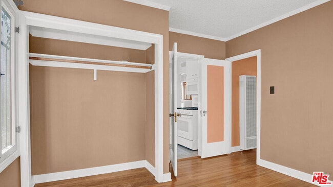 Building Photo - 6180 Oak Crest Way