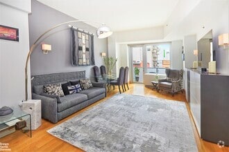 Building Photo - 415 W 44th St