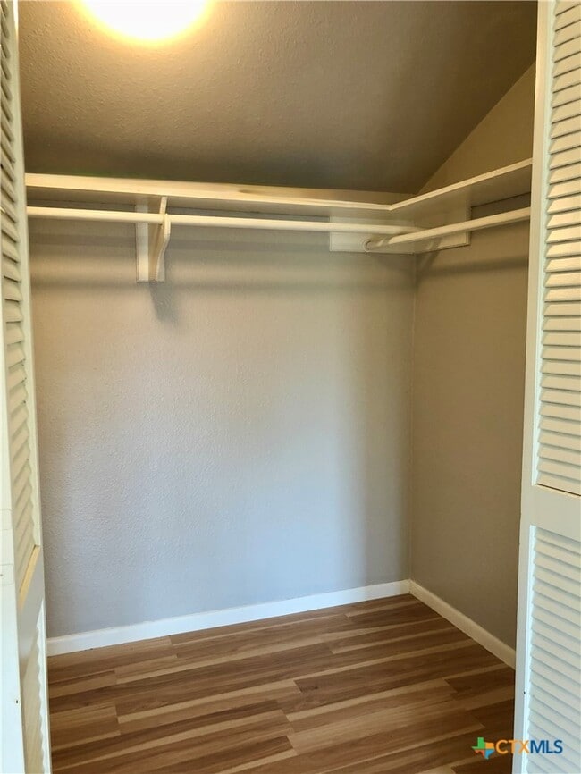 Building Photo - 615 Burleson St