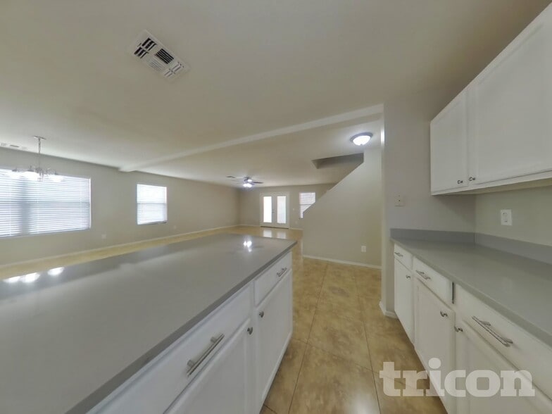 Building Photo - 2283 E Palm Beach Dr