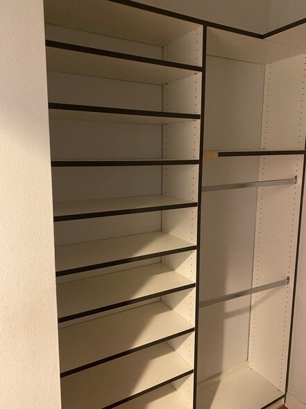 Building Photo - 10650 Holman Ave