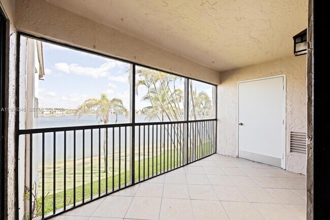 Building Photo - 889 Hamilton Dr