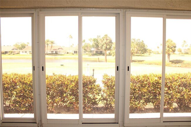 Building Photo - 1702 Fairway Trce