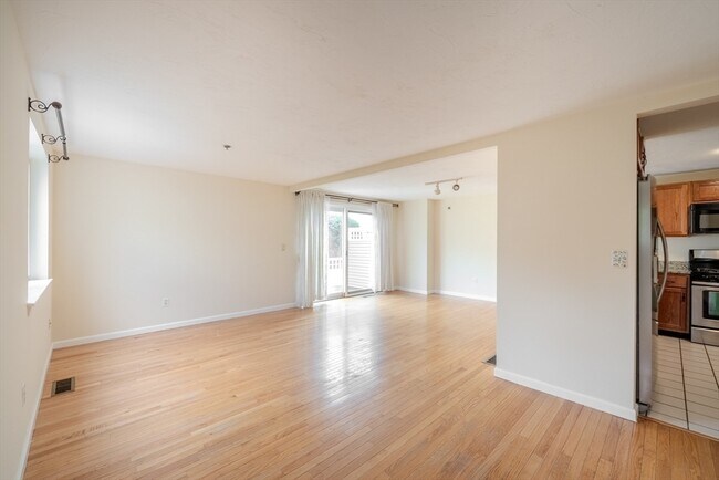 Building Photo - 360 Littleton Rd