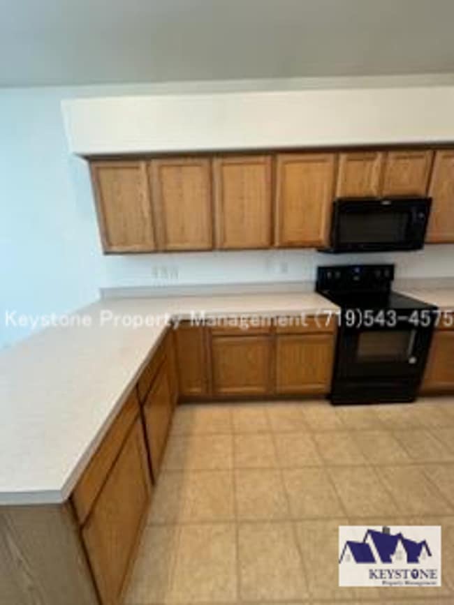 Building Photo - South side Domega Home 3 Bedroom/2 Bath/2 Car Garage $1850/$1850