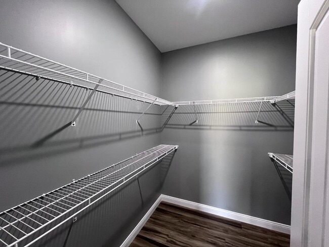 Building Photo - Twin Oaks Drive