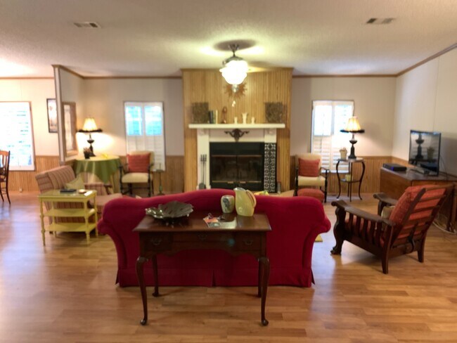 Building Photo - Furnished spacious 3/2.5 home. Corporate a...