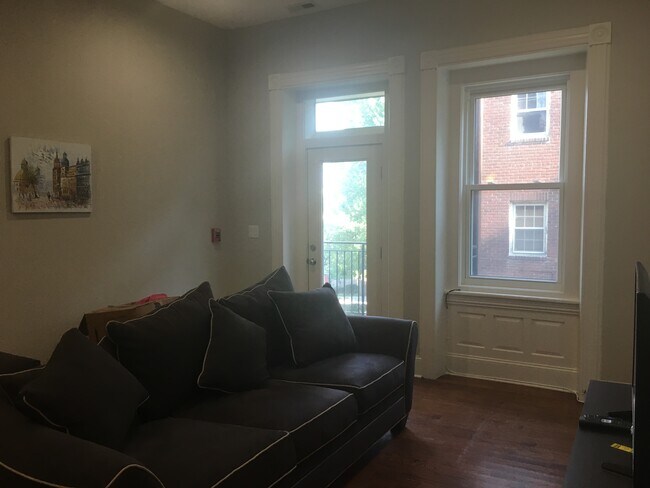 Building Photo - West Mt Airy
