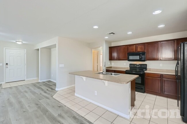 Building Photo - 886 W Desert Hills Dr