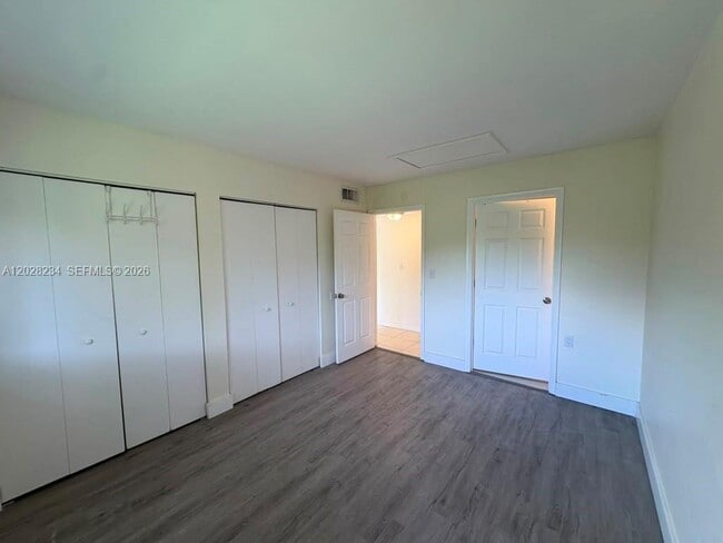 Building Photo - 1141 Lake Victoria Dr