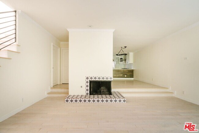 Building Photo - 141 N Clark Dr