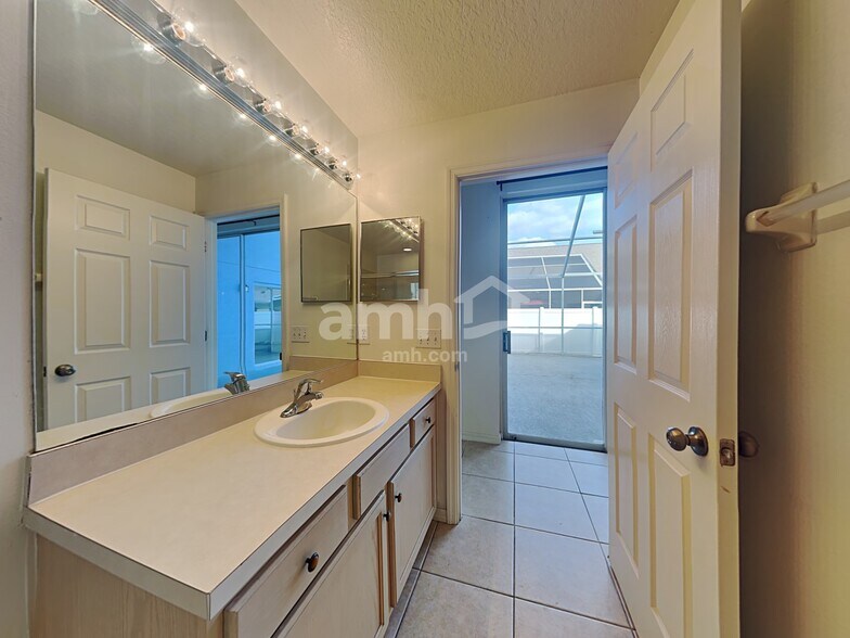 Building Photo - 1144 Jaybee Ave