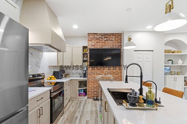 Building Photo - 463 S 22nd St