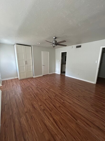 Primary Photo - 4004 Gilbert Ave