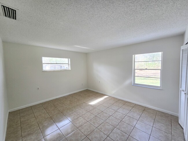 Building Photo - Charming 2 bed 2 bath in Vero Beach!