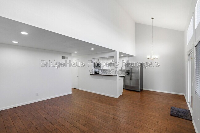 Building Photo - 7328 Tooma St